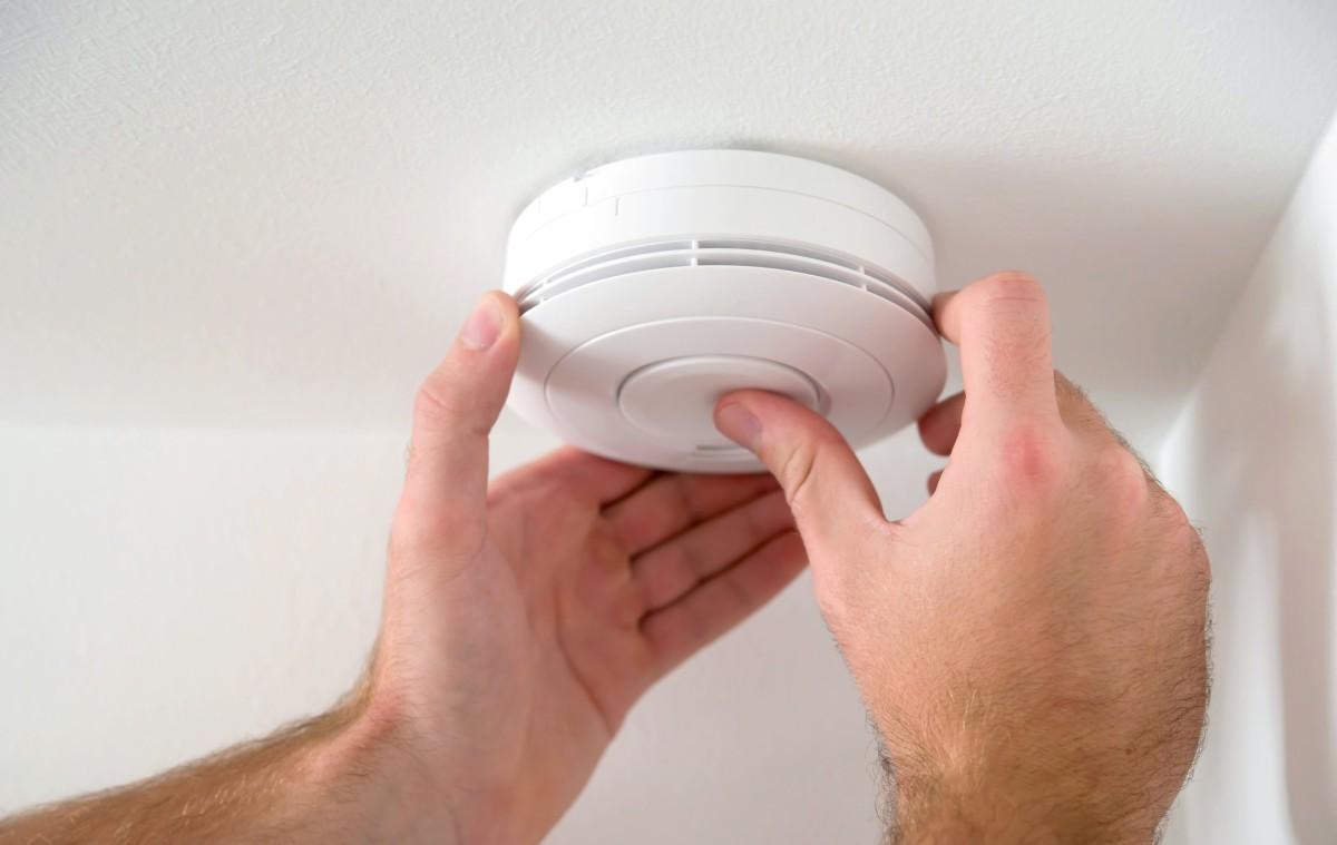 Sử Dụng Thiết Bị Báo Khói và Carbon Monoxide